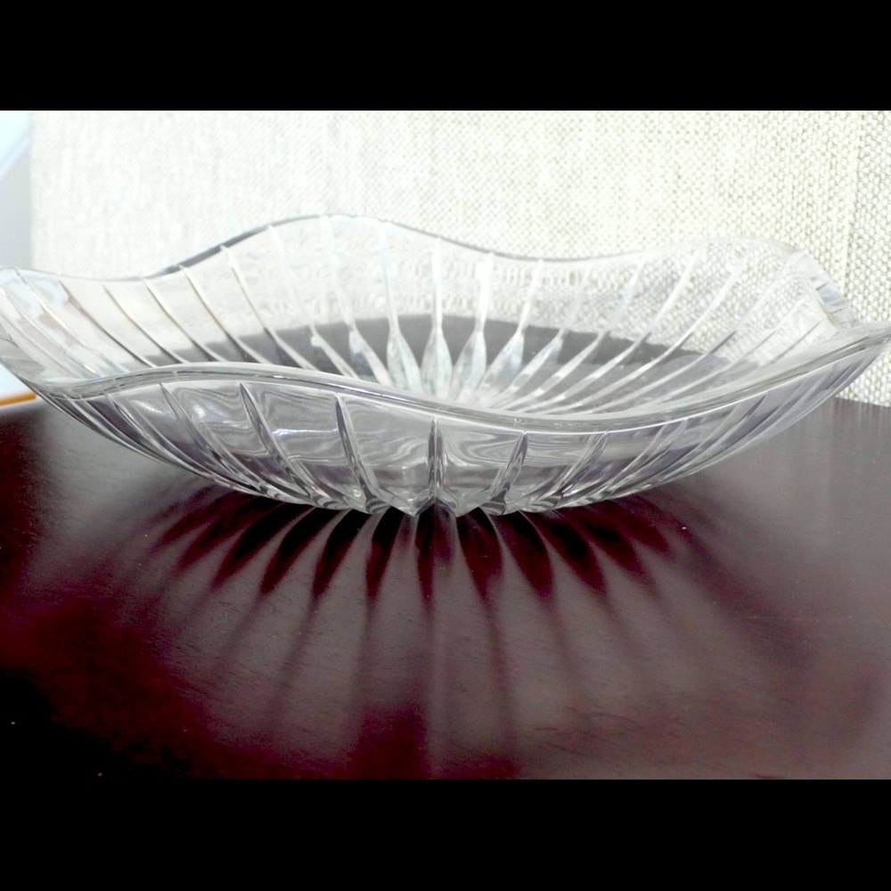 Mikasa - Pretty centerpiece dish “Park Lane”